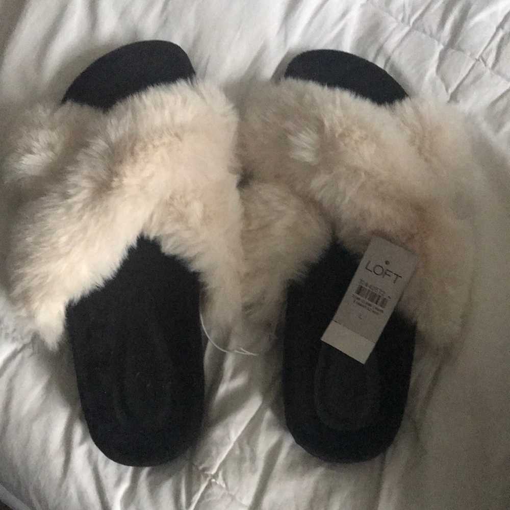 Loft pretty furry slippers